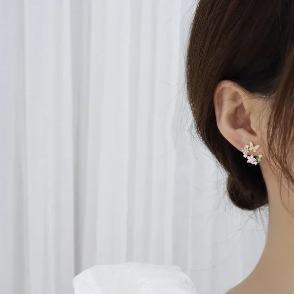 NEW 14K Gold Plated Diamond Flower Butterfly Stud Earrings - Picture 4 of 7